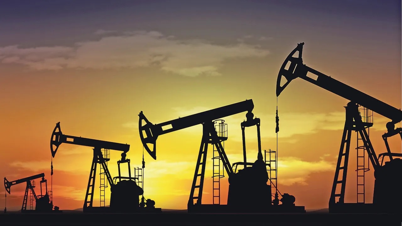 Suudiler petrol arzını kısmaya devam edebilir