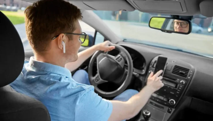 Kulaklık, trafikte hayati sesleri engelliyor!